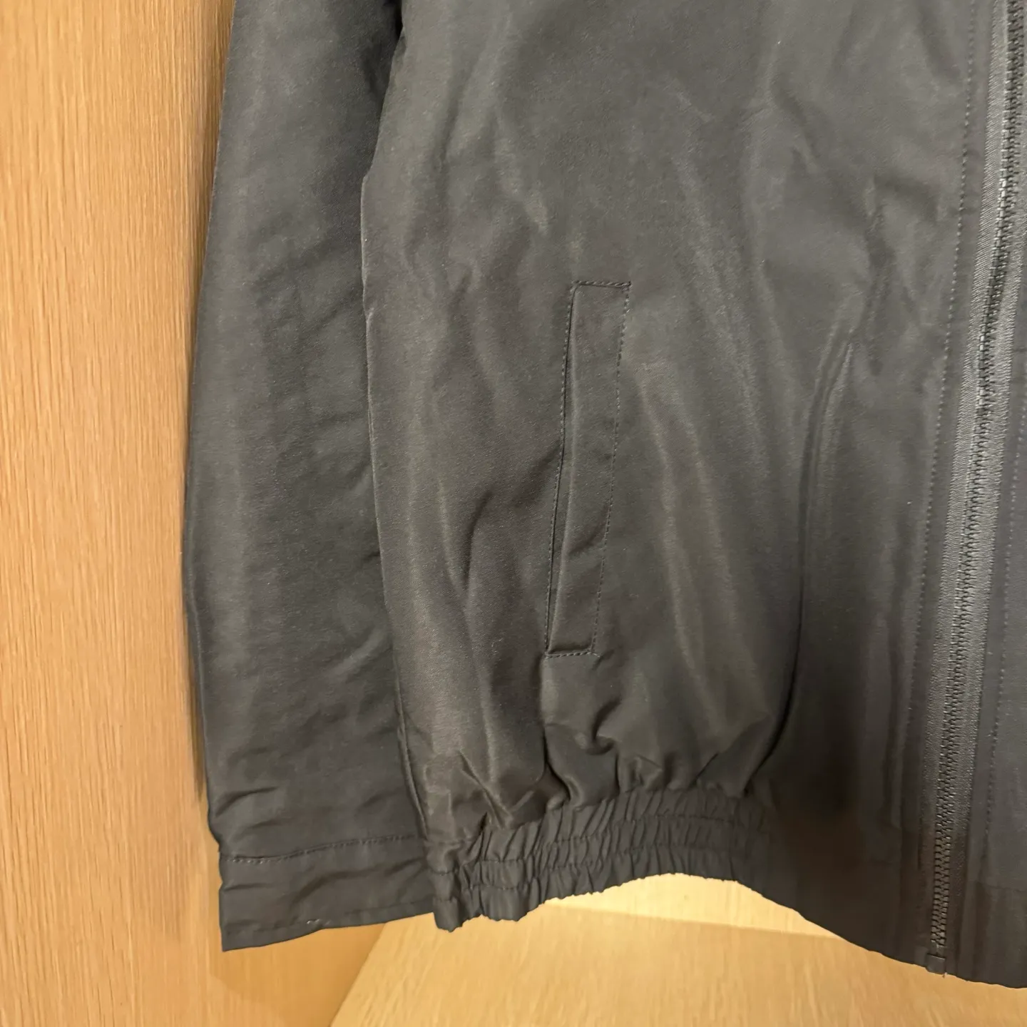 P370 Style number: T20 Second-hand Ralph Lauren Ralph Lauren RL winter Bomber MA-1 cotton jacket. Second-hand heavy-duty winter cotton jacket. Classic silhouette and loose fit. The outside is made of imported nylon fabric. A total of three layers of materials are laminated to form. Sleeves are quilted 120 grams. Custom-dyed high-density cotton thread. Bomber version. Modifies body. Warm and comfortable. Loose fit. Unisex. Size: S-XL.